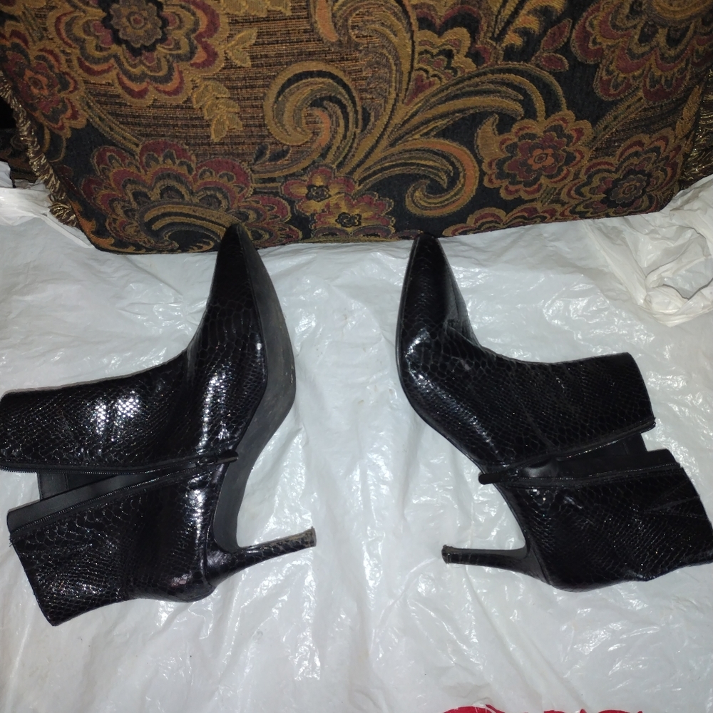 *heeled boots*